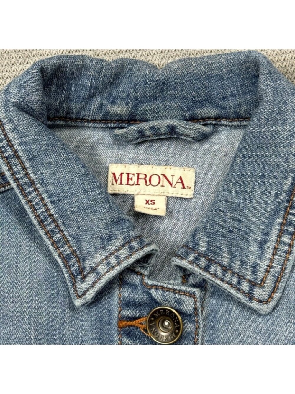 Merona Jean Jacket Womens Size XS Blue Denim Button Up Collared 4 Pockets Casual - Picture 8 of 13